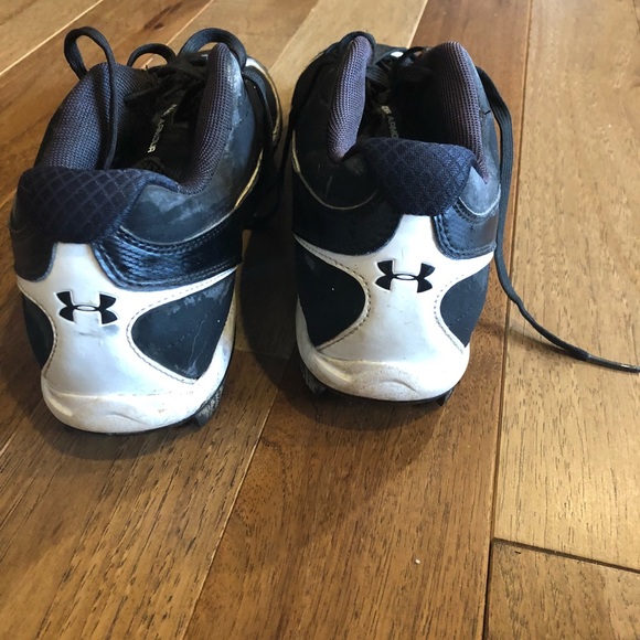 Men’s Under Armour Spikes - Picture 4 of 7